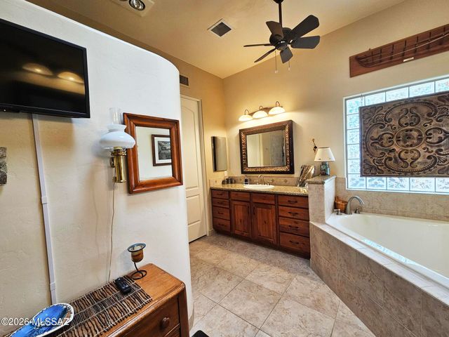 950 W Placita El Cueto, Green Valley, AZ 85622