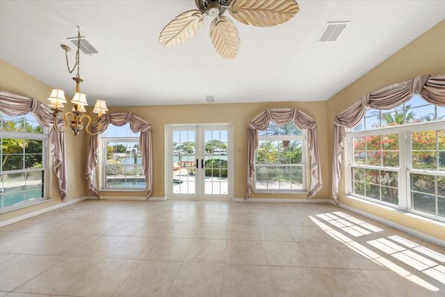 483 HARBOR DRIVE N, Indian Rocks Beach, FL 33785