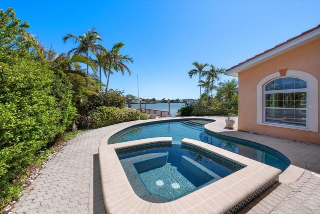 483 HARBOR DRIVE N, Indian Rocks Beach, FL 33785