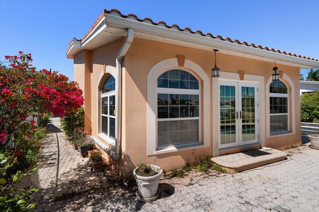 483 HARBOR DRIVE N, Indian Rocks Beach, FL 33785