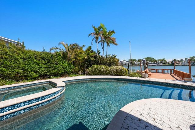 483 HARBOR DRIVE N, Indian Rocks Beach, FL 33785