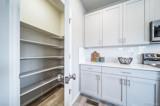 4202 Graywood Drive, Johnstown, CO 80534