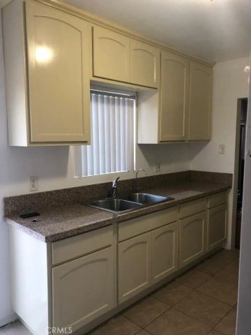 623 623 E 76th St, Los Angeles, CA 90001