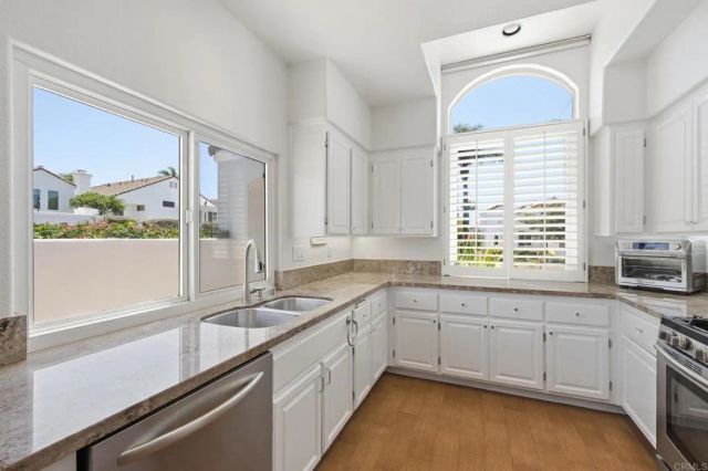 4950 Lerkas Way, Oceanside, CA 92056