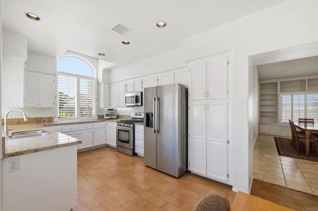 4950 Lerkas Way, Oceanside, CA 92056