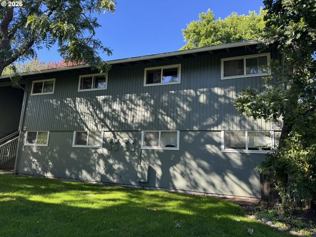 2180 W 17TH Ct, Eugene, OR 97402