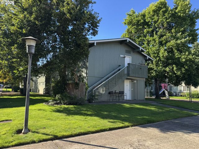 2180 W 17TH Ct, Eugene, OR 97402