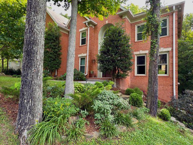 7018 Willowick Dr, Brentwood, TN 37027