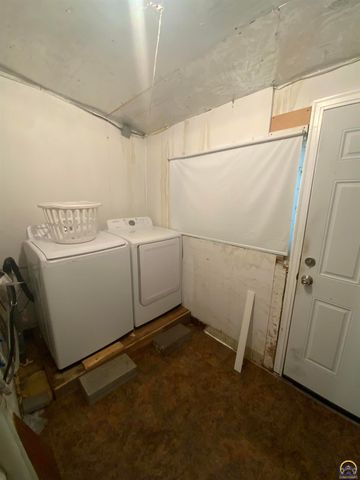 921 SW Frazier AVE, Topeka, KS 66606