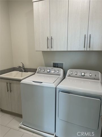 233 Radial, Irvine, CA 92618