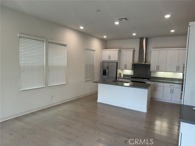 233 Radial, Irvine, CA 92618