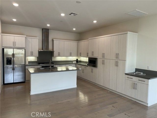 233 Radial, Irvine, CA 92618