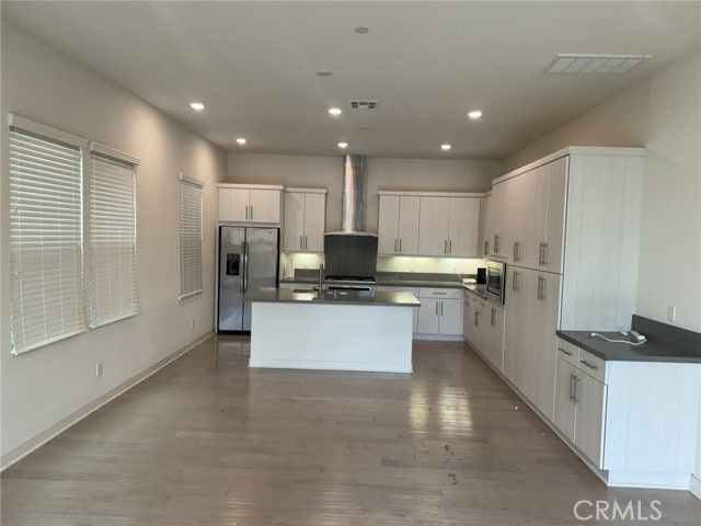 233 Radial, Irvine, CA 92618