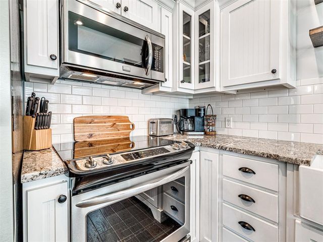 76 Lower Greenway, Carlton Landing, OK 74432