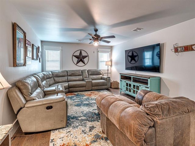 76 Lower Greenway, Carlton Landing, OK 74432