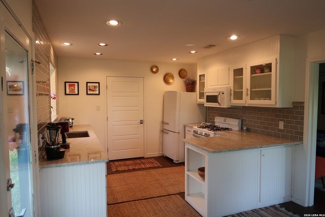 810 Oakwood, San Marcos, TX 78666