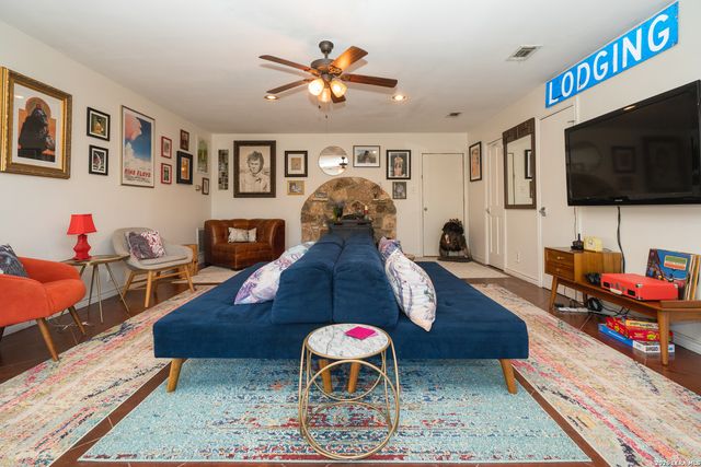 810 Oakwood, San Marcos, TX 78666
