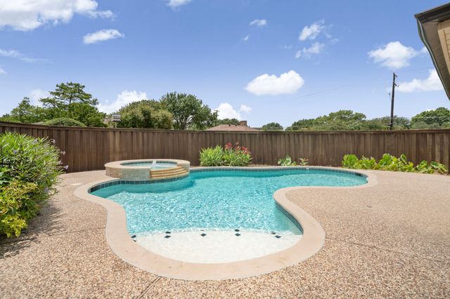 2202 Silver Holly Lane, Richardson, TX 75082