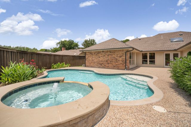 2202 Silver Holly Lane, Richardson, TX 75082