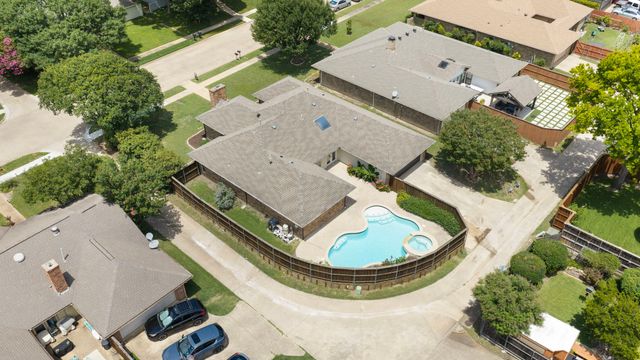 2202 Silver Holly Lane, Richardson, TX 75082