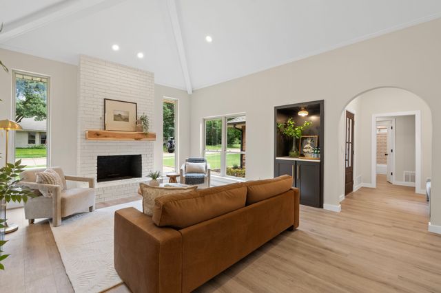 2202 Silver Holly Lane, Richardson, TX 75082