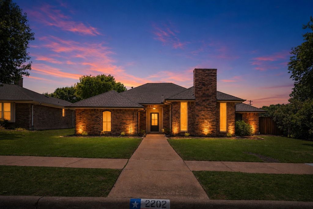 2202 Silver Holly Lane, Richardson, TX 75082