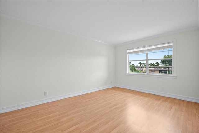 190 Lake Evelyn Drive 190, West Palm Beach, FL 33411