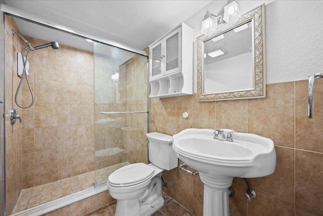 190 Lake Evelyn Drive 190, West Palm Beach, FL 33411