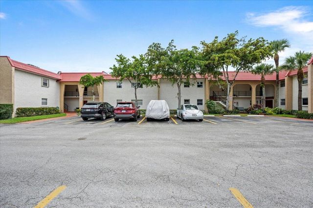 190 Lake Evelyn Drive 190, West Palm Beach, FL 33411