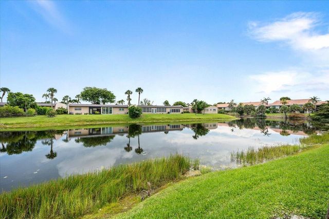 190 Lake Evelyn Drive 190, West Palm Beach, FL 33411