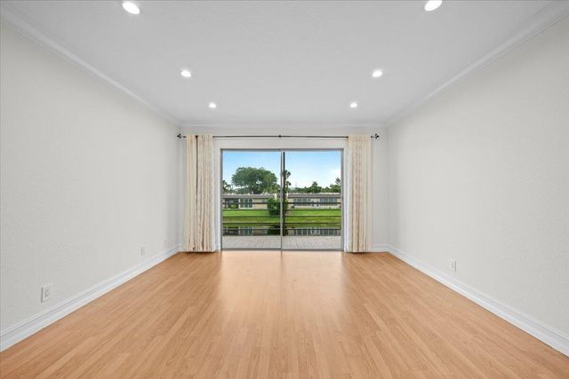 190 Lake Evelyn Drive 190, West Palm Beach, FL 33411
