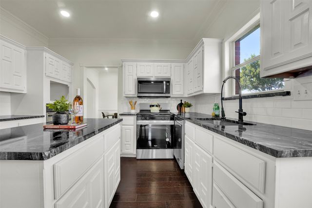 709 Teresa Drive, Desoto, TX 75115