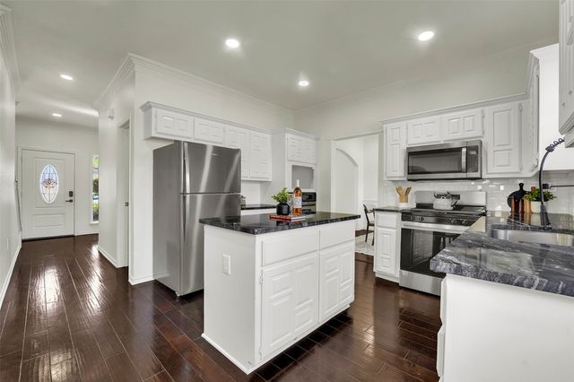709 Teresa Drive, Desoto, TX 75115