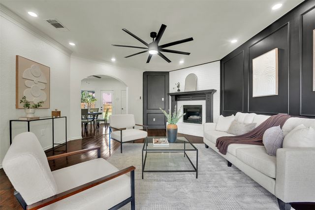 709 Teresa Drive, Desoto, TX 75115