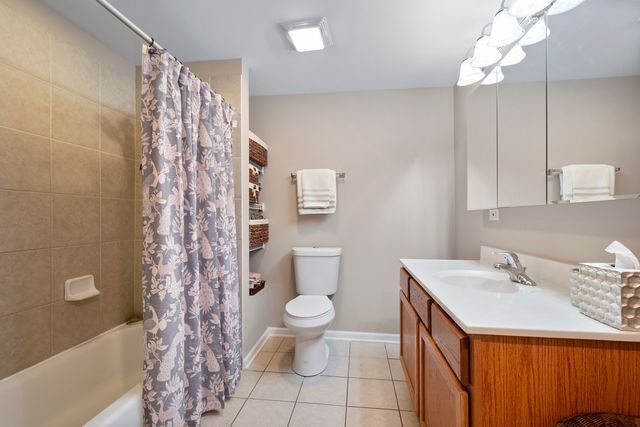 8000 Kilpatrick Avenue 2E, Skokie, IL 60076