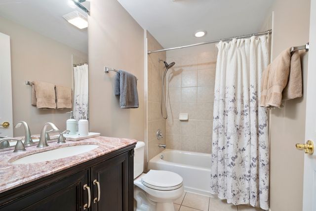 8000 Kilpatrick Avenue 2E, Skokie, IL 60076
