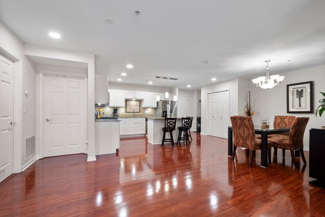 8000 Kilpatrick Avenue 2E, Skokie, IL 60076