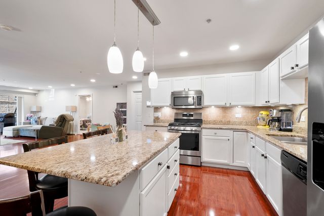 8000 Kilpatrick Avenue 2E, Skokie, IL 60076