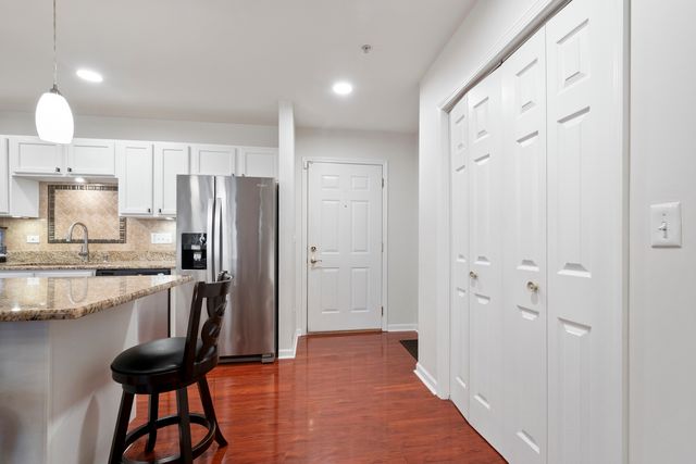 8000 Kilpatrick Avenue 2E, Skokie, IL 60076