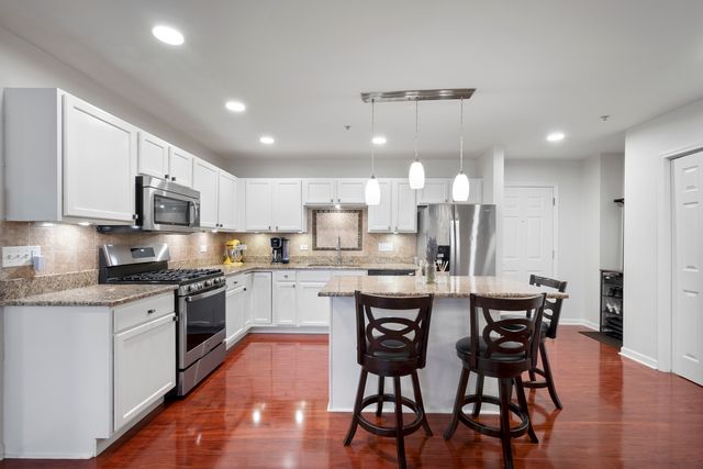 8000 Kilpatrick Avenue 2E, Skokie, IL 60076
