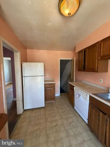 8648 OAK RD, Baltimore, MD 21234