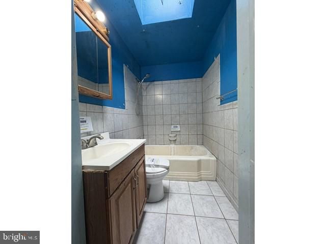 8648 OAK RD, Baltimore, MD 21234