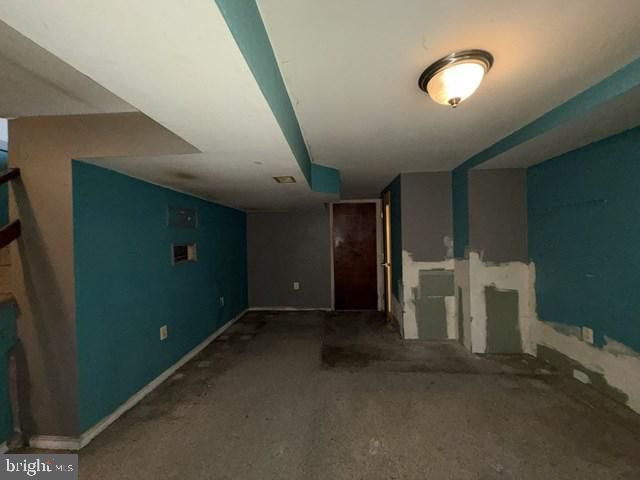 8648 OAK RD, Baltimore, MD 21234