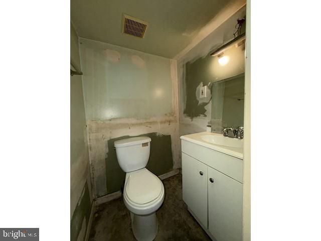 8648 OAK RD, Baltimore, MD 21234