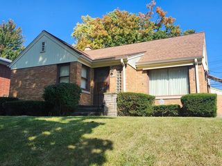 10708 W York PLACE, Wauwatosa, WI 53222