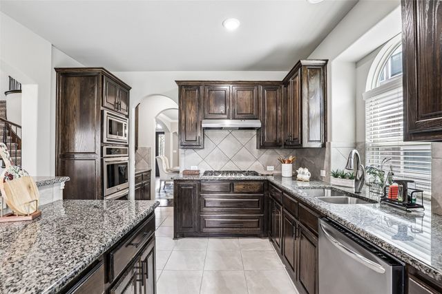 1325 Desert Barrel Drive, Fort Worth, TX 76177