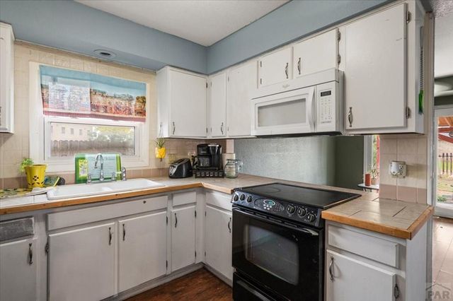 73 E Abarr Dr, Pueblo West, CO 81007