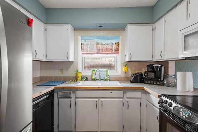 73 E Abarr Dr, Pueblo West, CO 81007