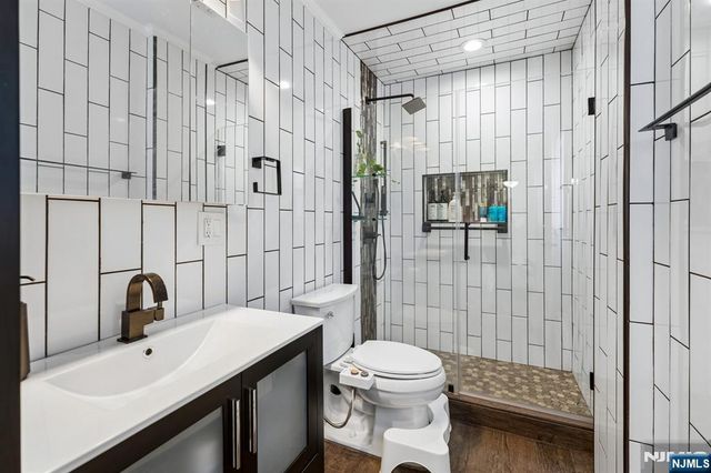 14 Chestnut Terrace, Bloomfield, NJ 07003