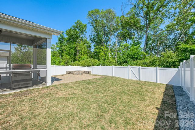 3881 Center Place Drive, Harrisburg, NC 28075